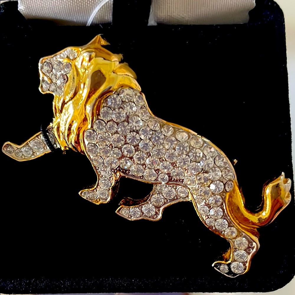 Gold and Rhinestone MGM Grand Lion Brooch!